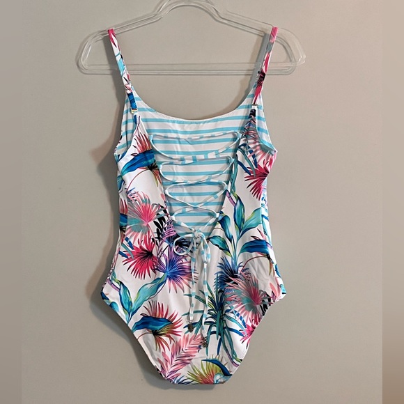 TOMMY BAHAMA | 10| Reversible | Padded - Picture 16 of 16